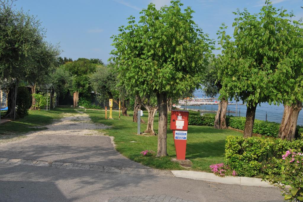 Camping Porto Srl Moniga del Garda Екстер'єр фото