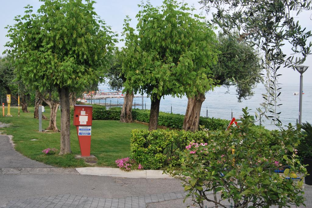 Готель Camping Porto Srl Moniga del Garda Екстер'єр фото